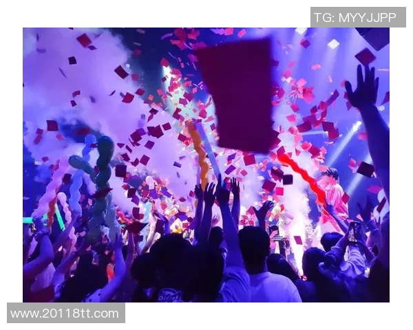 城市比赛日成为全民狂欢盛宴广场酒吧地铁站人潮涌动尽享足球激情